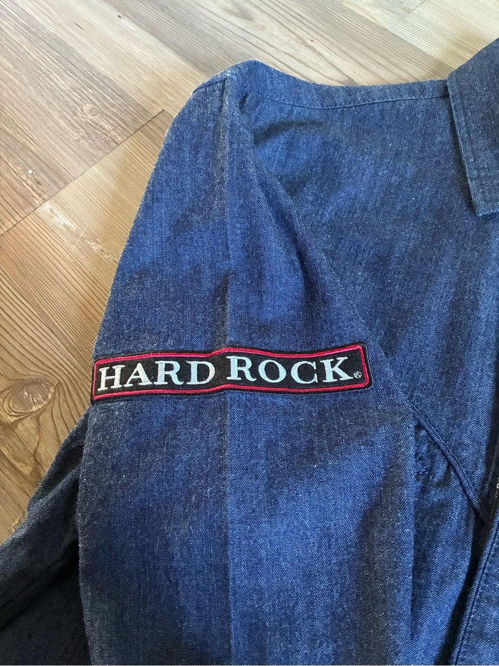 Hard Rock Café Denim Snap-Up Shirt Ho Chi Minh City Guitar Graphic Men’s L - Picture 6 of 14
